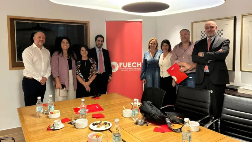Integrantes del directorio de FUECH frente al roll-up institucional